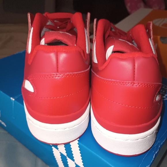 Men's Adidas red Lowtop size 11.5 forums New in the Box - Picture 5 of 7